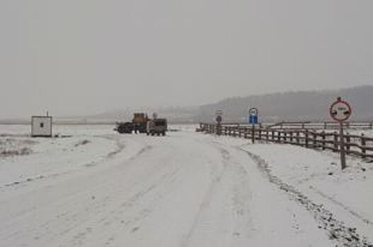 Ледовую переправу для автомобилей открыли на реке Лена в Иркутской области