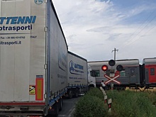 Пассажирский поезд и грузовик столкнулись на переезде в Ульяновской области