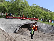 В Кыргызстане начали прокладку тоннеля для железной дороги из Китая