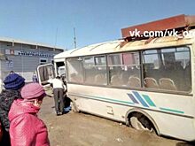 В Нарышкино пассажирский автобус «провалился» под асфальт