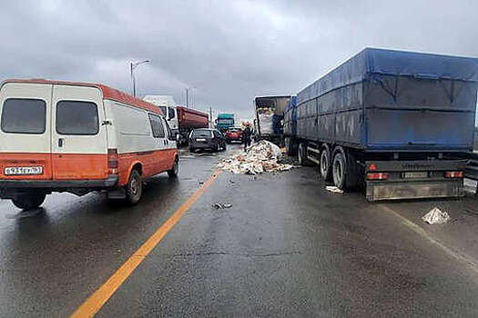 В Ростовской области грузовик собрал "гармошку" из семи автомобилей