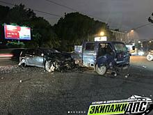 Во Владивостоке Toyota Prius разбился о грузовик