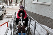 "РГ" помогла сироте-колясочнице из Красноярска добиться установки пандуса