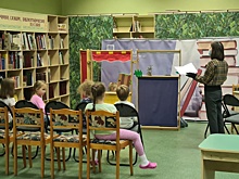 Кукольный спектакль «Дудочка и кувшинчик» покажут в детской библиотеке №141