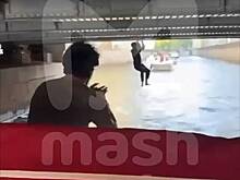 Одна минута на веселом мальчишнике в российском городе попала на видео