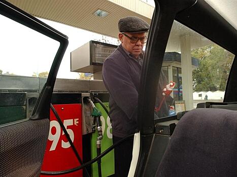 Эксперт о ценах на бензин: "Дубинка" у государства есть, и оно уже достало ее