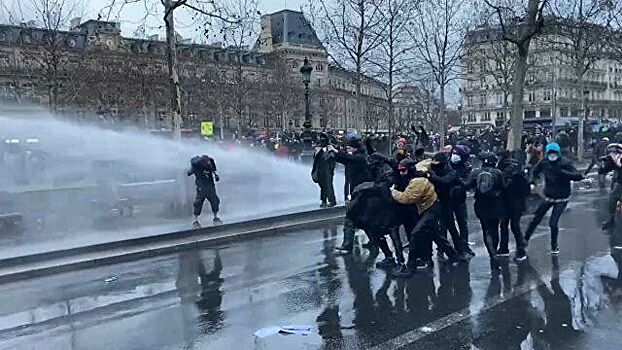 Несколько тысяч человек вышли на акцию протеста в Вене