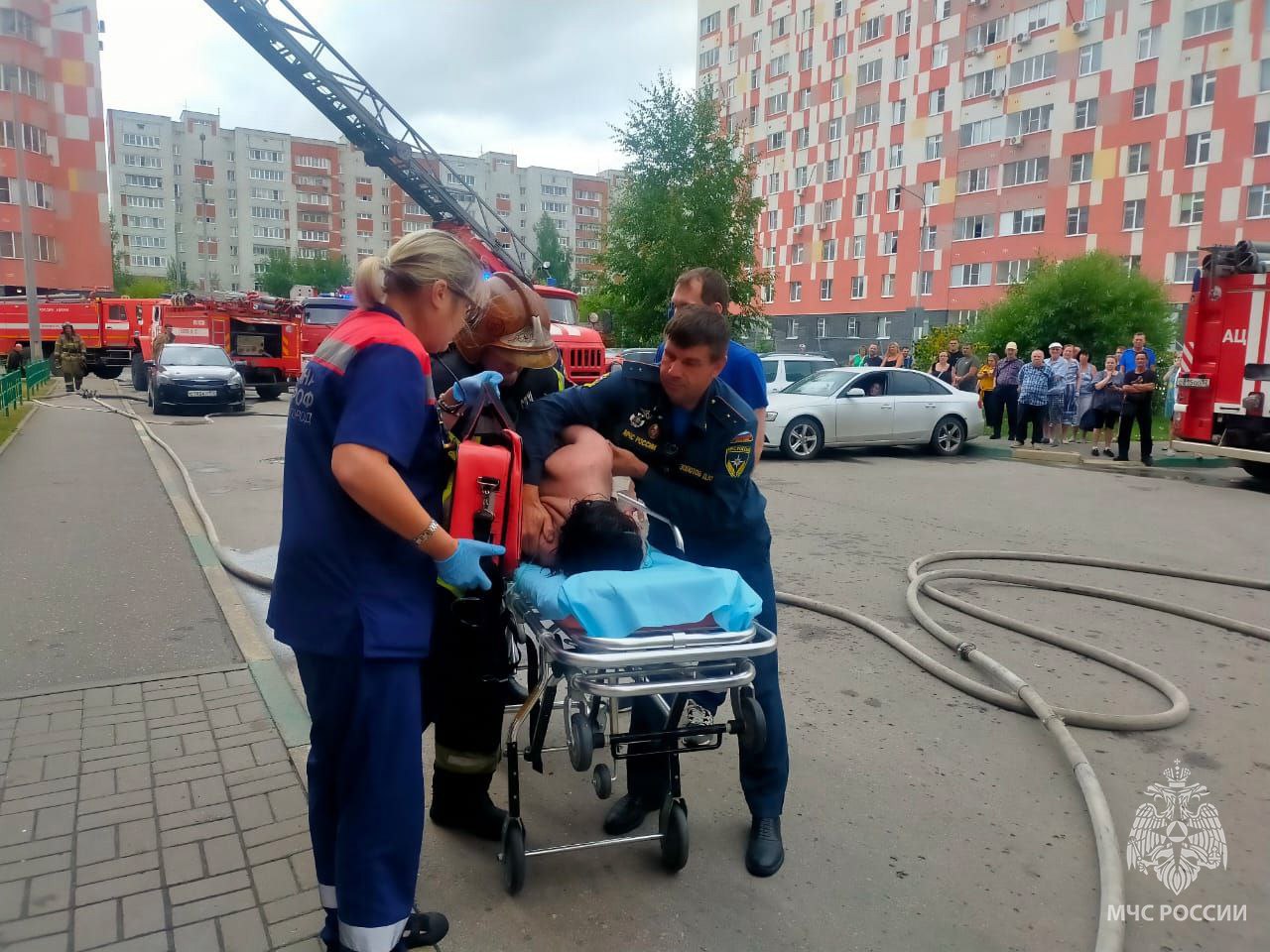 2 человека пострадали из-за пожара на улице Спутника в Автозаводском районе