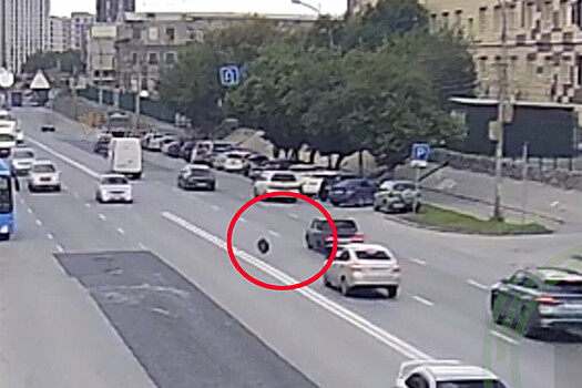 Колесо отвалилось у «Жигулей» и разбило три автомобиля в Новосибирске