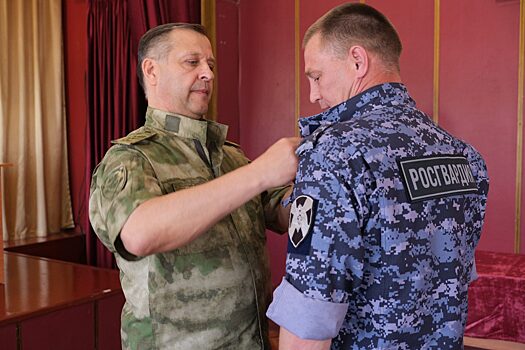 Курским росгвардейцам вручили награды