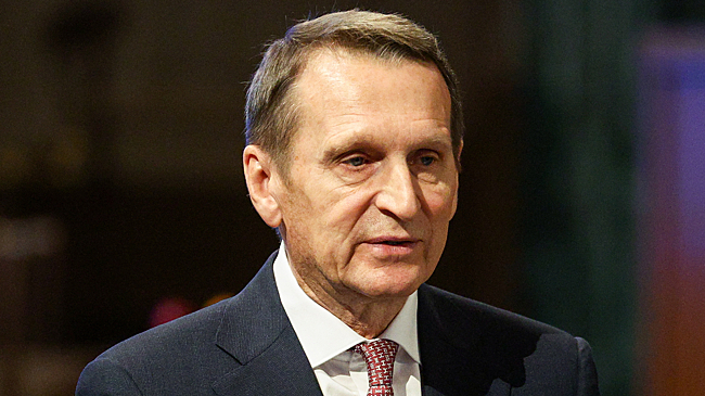 Нарышкин вручил паспорта РФ дочери и внуку информатора разведки СССР