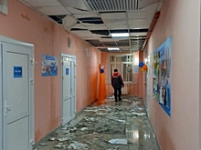 В новом детском саду в Большеречье рухнул потолок - здание сдали в эксплуатацию этой осенью