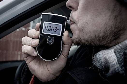 Водитель с уровнем алкоголя в крови вчетверо выше нормы добился отмены штрафа