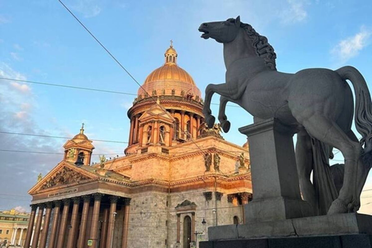 Пранкеры попали сигнальной ракетой в купол Исаакиевского собора и поплатились