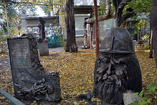 Саратовцы могут лишиться дворика со скульптурами из-за своего равнодушия и вандализма