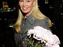 Фигура как у подростка! Помолодевшая вдова Иосифа Кобзона вышла в свет в облегающем ансамбле