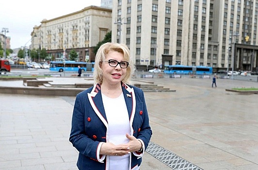 Депутат Елена Панина взяла под контроль вопрос установки пандуса в жилом доме