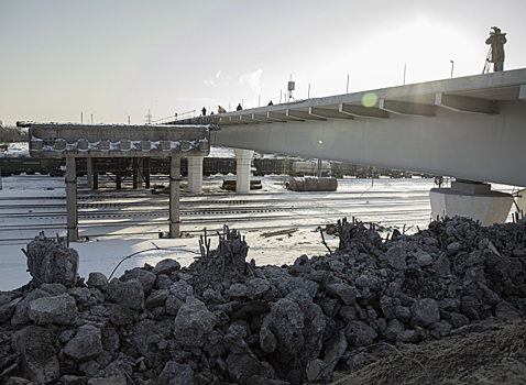 По закрытому участку на Малиновского передвигаются только служебные машины и местные жители