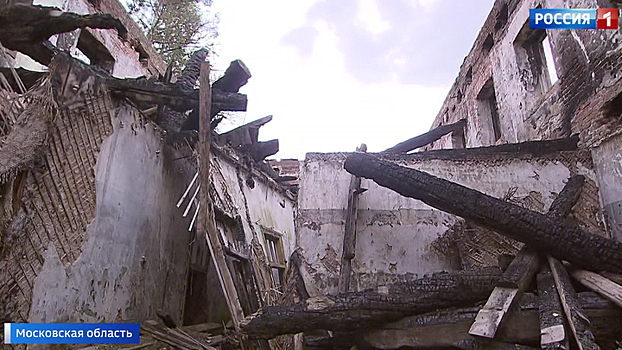 Аварийное общежитие в подмосковном Красноармейске сгорело, но людей оттуда не переселяют
