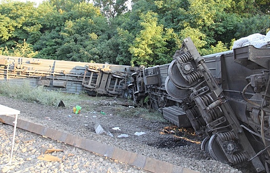 В Забайкалье сошли с рельсов вагоны грузового поезда