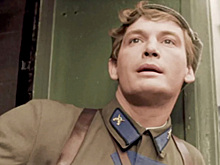 Свежие цветы, фото и резной крест: как выглядит могила Василия Ланового спустя три месяца после похорон