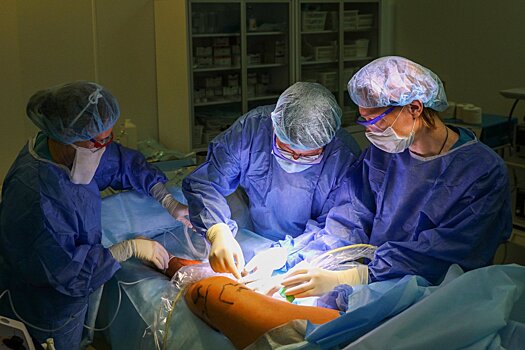 Хирурги в Москве успешно удалили пациентке выросшую во время комы лишнюю кость