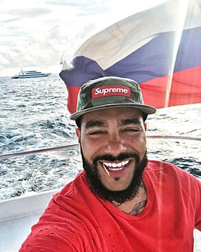 Тимати отбелил зубы до цвета унитаза
