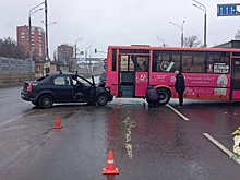 Пассажирский автобус и такси попали в ДТП в Нижнем Новгороде