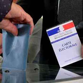 МВД: Макрон по итогам подсчета бюллетеней по Франции получил 65,82% голосов
