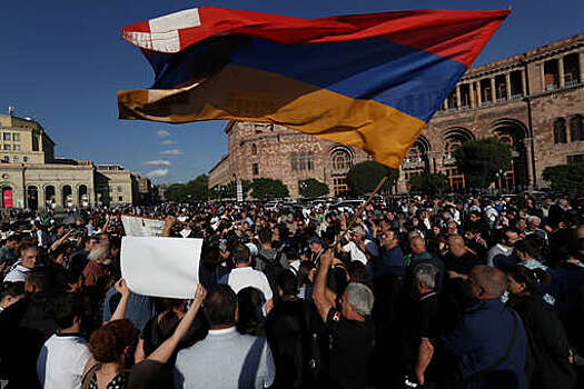Участники митинга за отставку Пашиняна перекрыли проспект Саят-Новы в Ереване