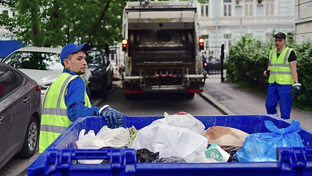 Мусоровоз разбудил в выходной — это норма? Отвечают адвокаты