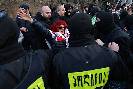 В Грузии задержали перекрывших дорогу протестующих