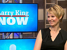 «Злодеи действительно есть»: Синтия Никсон в интервью Ларри Кингу