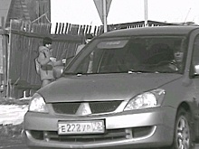 В Тюмени объявлены в розыск два водителя, разъезжающих по городу с чужими номерами