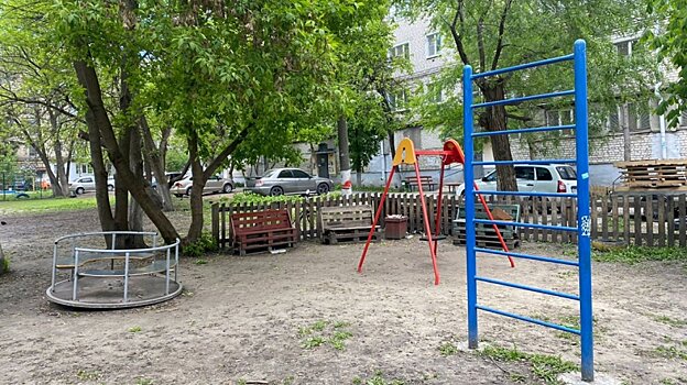 В Пензе девочка получила травму на сломанной карусели