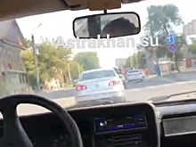 На астраханской улице молодой водитель спровоцировал ДТП (видео)