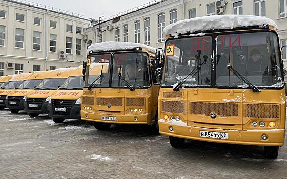 В Рязанской области 52 школам передали ключи от новых автобусов