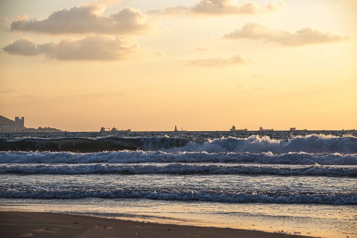 Женщина попыталась утопить свекровь в море