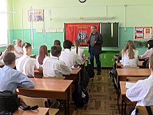 В сызранской школе появилась парта, посвященная памяти героя-летчика