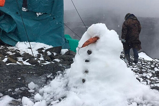 В Мурманской области слепили снеговика в июле
