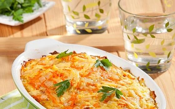 Рыбная запеканка с луком, морковью и картофелем: блюдо выходного дня для семьи