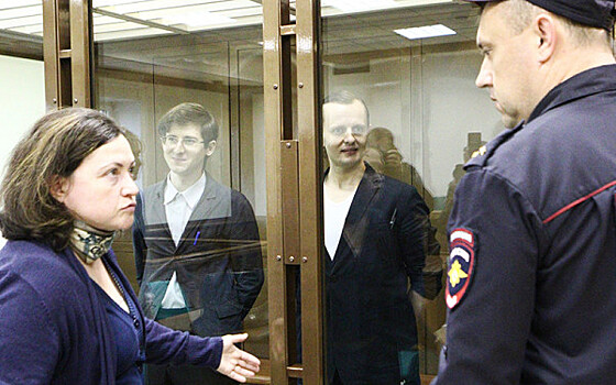 Взломщики кремлевской почты получили 6 лет на двоих