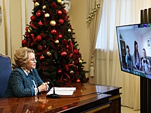 Валентина Матвиенко исполнила новогодние желания нескольких детей из Петербурга