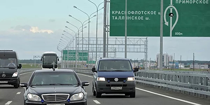 Из Mercedes открыли стрельбу по грузовику в Петербурге