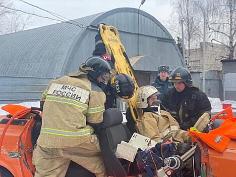 Пожарно-спасательные подразделения САО отработали действия при ликвидации последствий ДТП