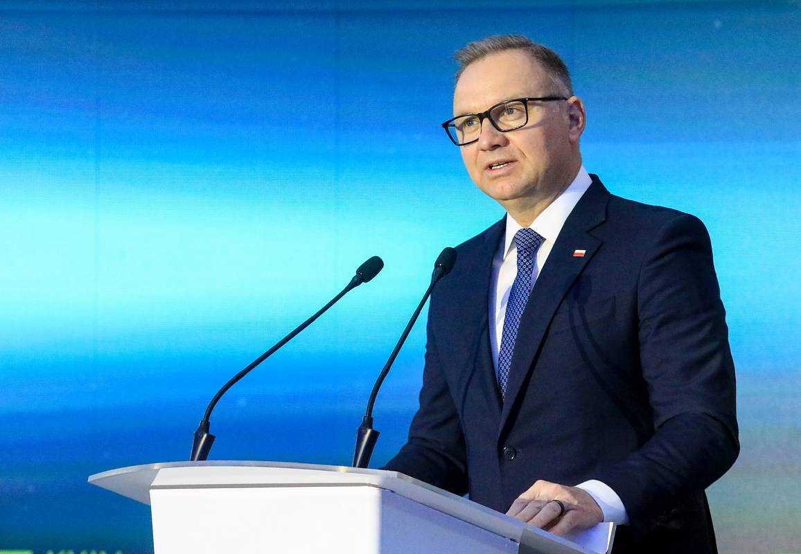 Бывший президент Польши оправдался за вручение ордена Зеленскому