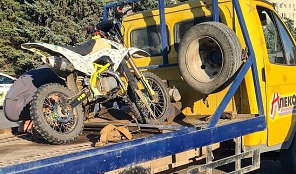 В Волжском полицейские в ходе рейда остановили 17-летнего мотоциклиста без прав