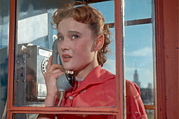 Людмила Гурченко в фильме «Девушка с гитарой».  После невероятного успеха «Карнавальной ночи» уже непосредственно для Людмилы Гурченко был написан сценарий фильма «Девушка с гитарой». Снимать картину доверили режиссеру Александру Файнциммеру, ранее не занимавшемуся комедиями. В итоге фильм не имел такого успеха, как картина Рязанова, а в прессе стали выходить обличительные статьи в адрес актрисы — ей вменялось участие в «левых» концертах. После чего Гурченко пришлось на несколько лет забыть о больших ролях.