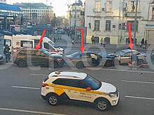 Три легковушки столкнулись на проспекте Мира в Москве
