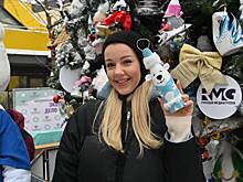 Семиметровую елку украсили самые экологичные игрушки